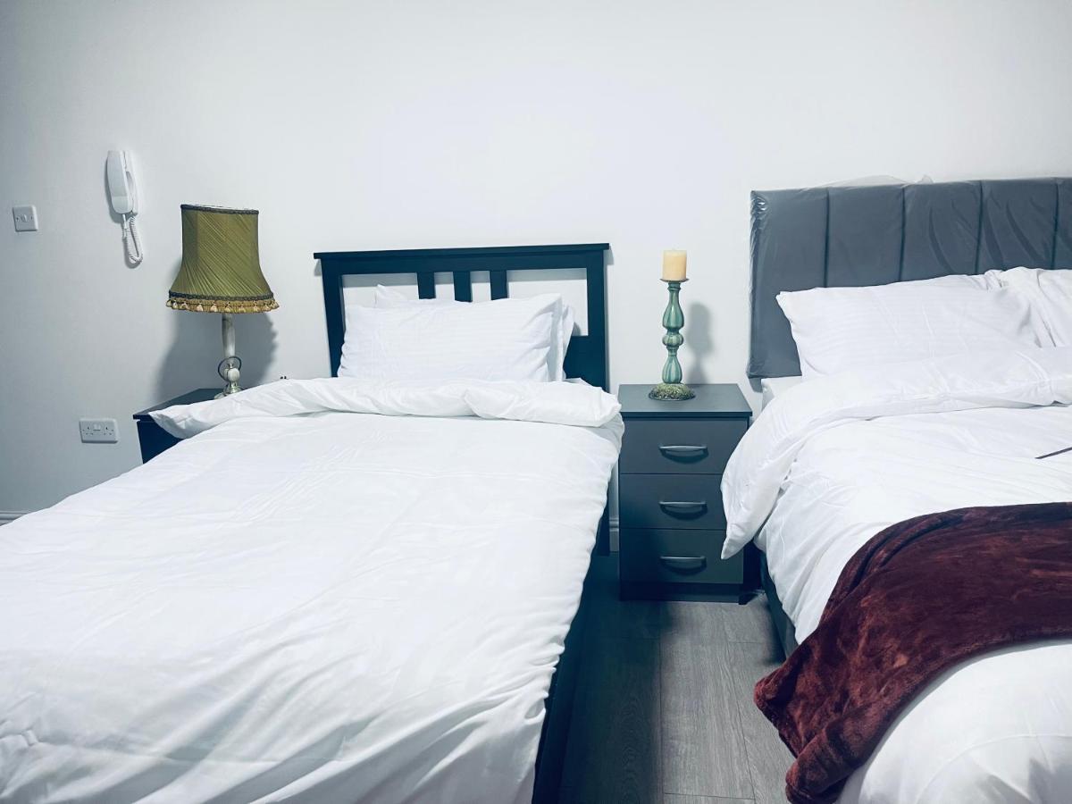 1 Bed Apartment With 2 Beds 1 Double Plus 1 Single Birmingham Exterior photo